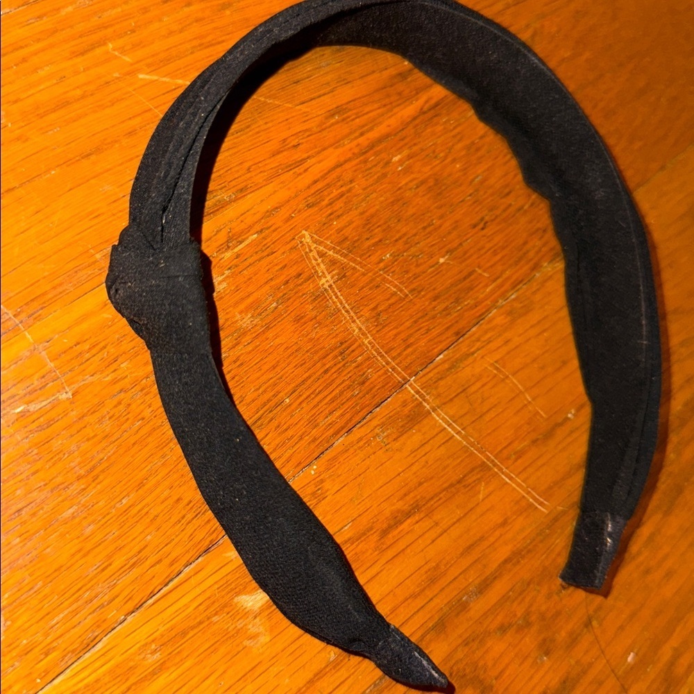 Black knot  Headband layered